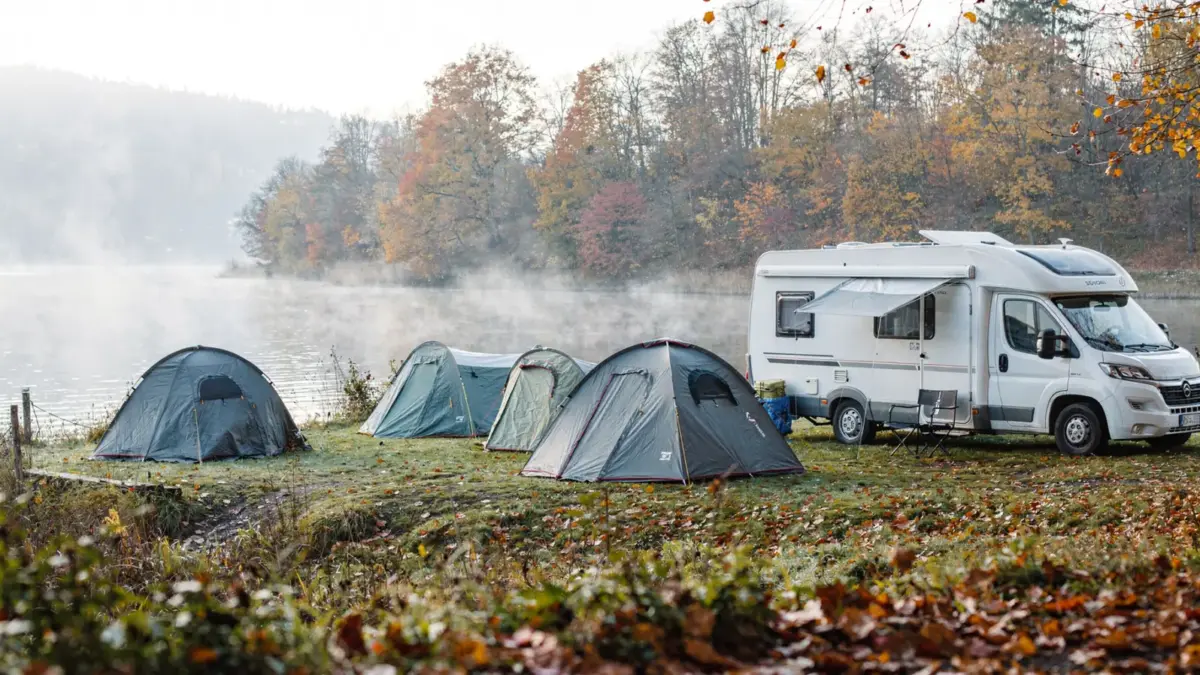 Nebensaison am Bodensee mit Campingplatz, Nebel und Herbststimmung zum Klima am Bodensee