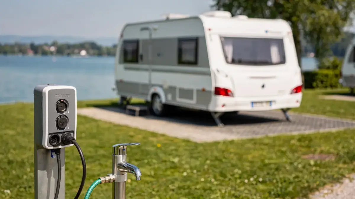 Dauercamping am Bodensee mit festem Stellplatz, Wohnwagen, Stromanschluss und gepflegter Parzelle
